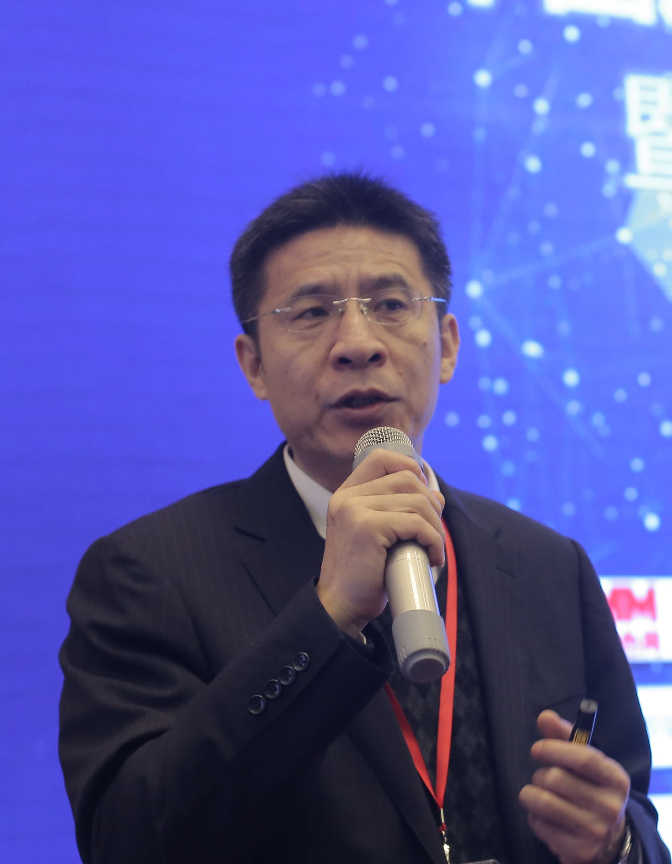 张海:苏州大学 特聘教授发言主题:高强韧高导热压铸铝合金的应用与